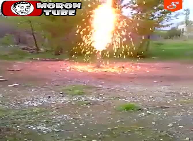 Video :Putting his cigarette in that wind was a bad idea!